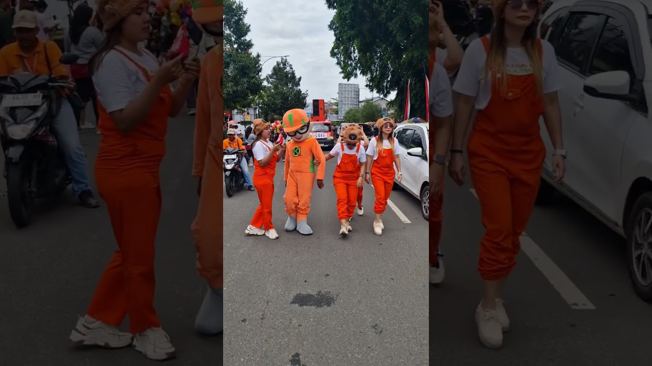 badut oren jalan bareng sama ciwi cantik 