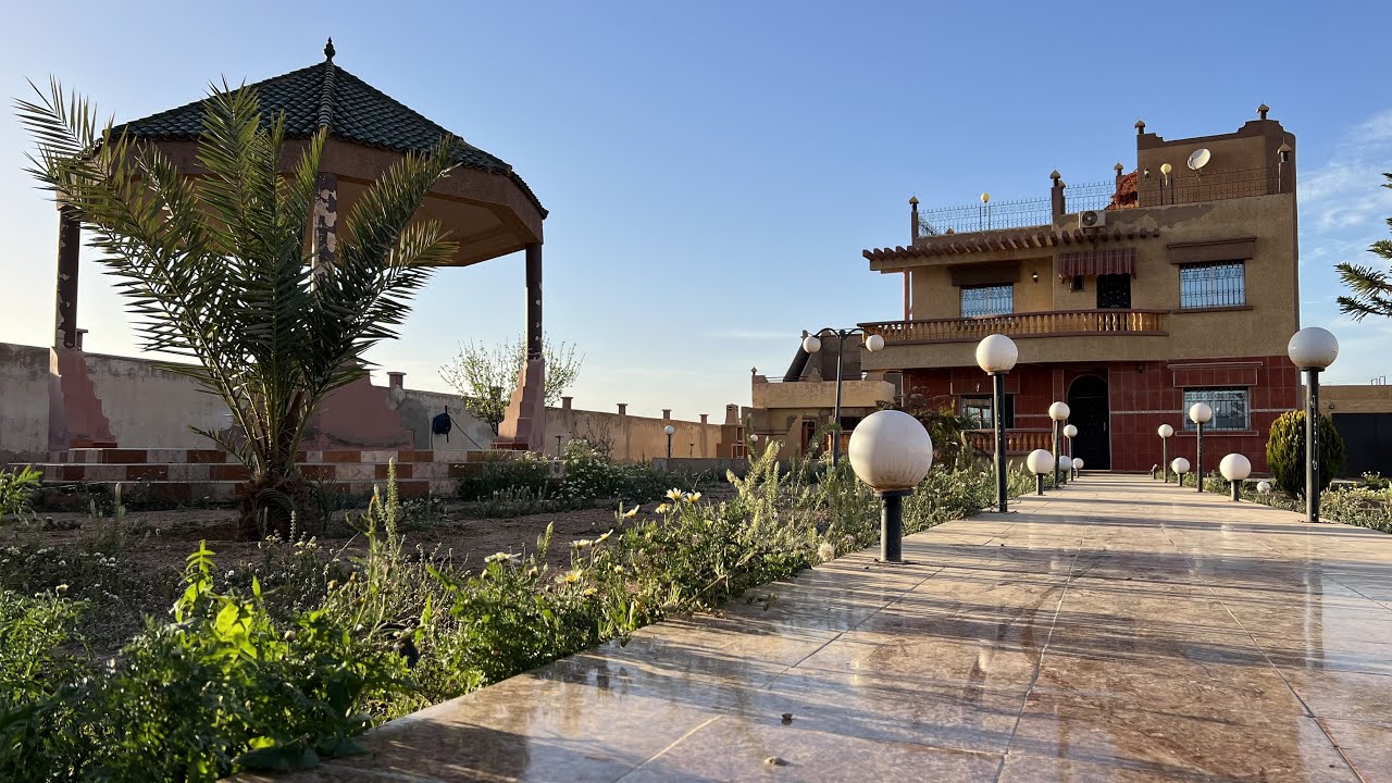 فيرما رائعة 😱😍 3منازل 3بيار مساحة مسبح👌🏻❤️ مجموعة مميزات 0606963560