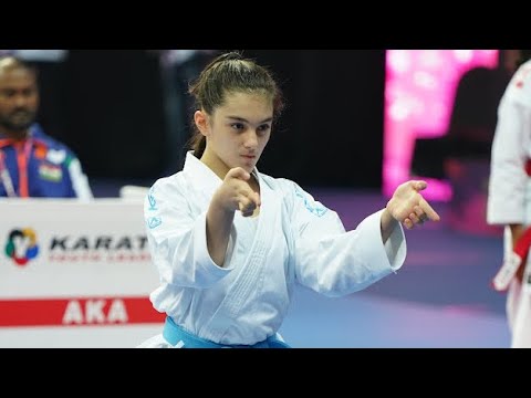 Uning katta anusini korsatish