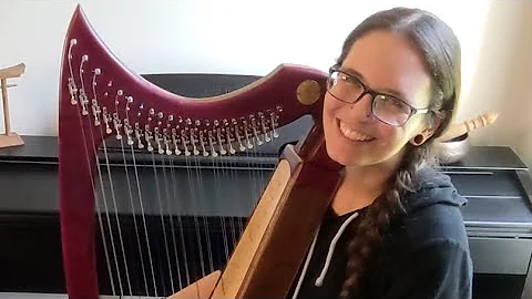 Unboxing a Double Strung Honey Harp from Vavra Harp