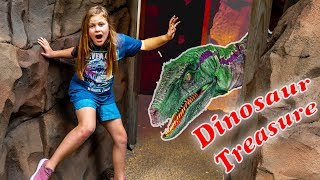 Assistant has a Jurassic Park Dinosuar Treasure Hunt at Universal Studios