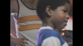 Мухаммед Али( редчайшее видео),показывает фокусы детям, а маленький Афроамериканец - это Майк Тайсон