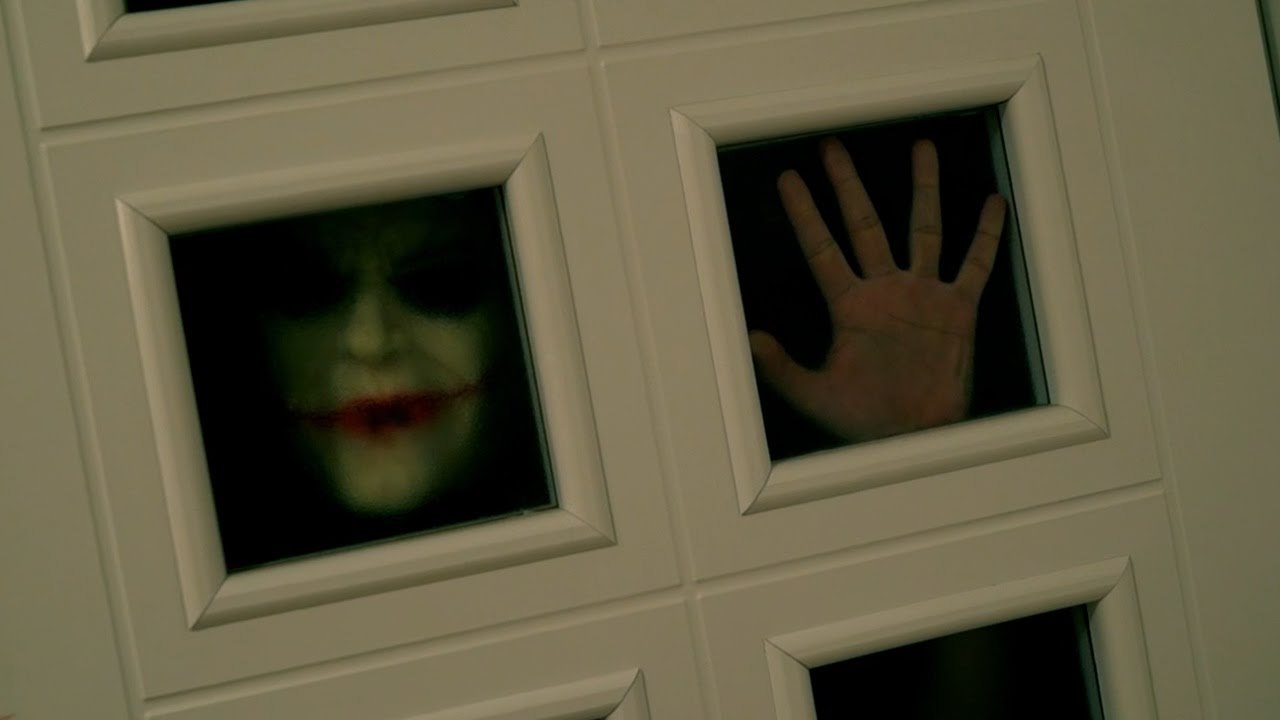 PEŞİMDE KATİL VAR!