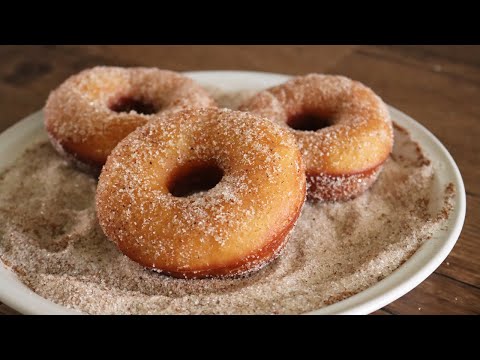 Video: Cómo Hornear Donas De Manzana Y Canela