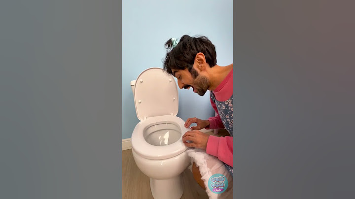الأم الطريفة حمت الصرصور المسكين