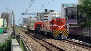 2020/8/6 7202次短編貨運列車 台南東門陸橋下慢速通過