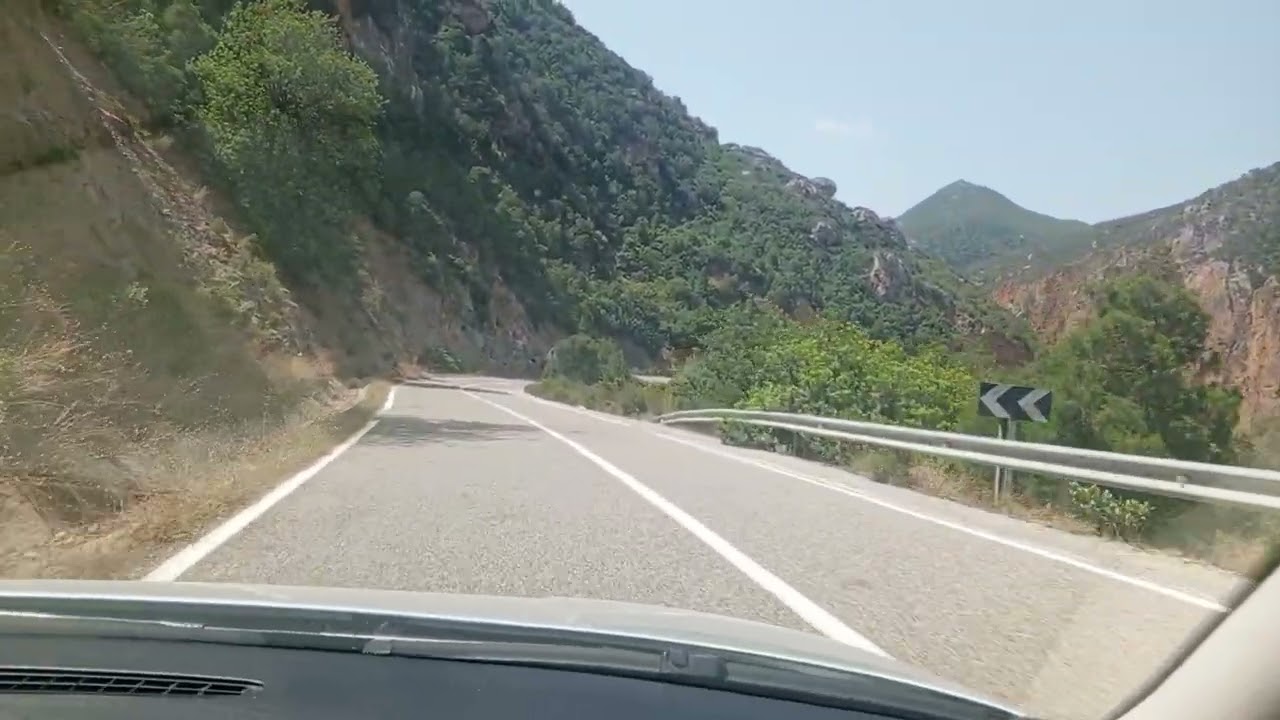 The road to Jebha, passing through Chefchaouen and Oued Laou, and enjoying the natural scenery. 