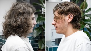 видео: Как сделать мужскую стрижку ножницами на длинные волосы | Пробор посередине картинка: Как сделать мужскую стрижку ножницами на длинные волосы | Пробор посередине