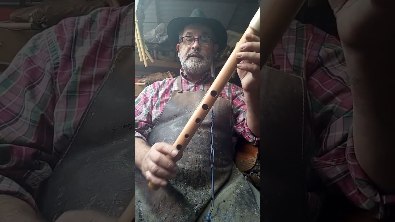 MEDIO MOSEÑO EN DO MAYOR.    FINAS MADERAS Y SONIDO ANCESTRAL.