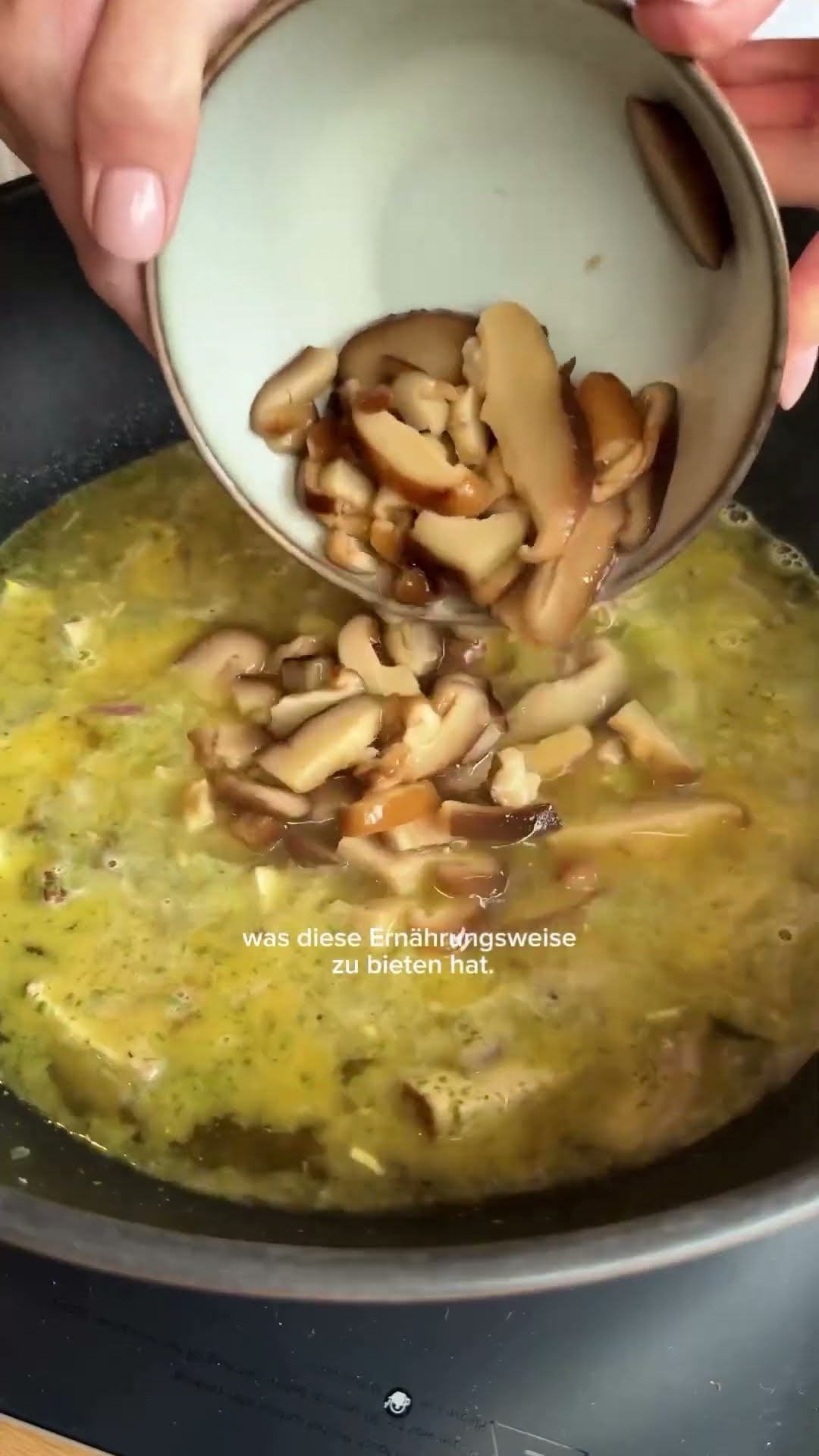 Rezept ⬇️ Miso-Suppe mit Shiitake-Pilzen und Reisnudeln 🍜 #shorts - YouTube