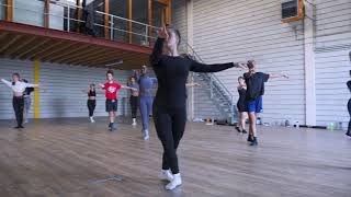 Ballet Class - Divergent Movements