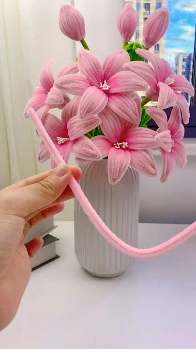 Handmade diy pipe cleaner lily flowers #diy #gift #diyflower #diycrafts #flowercraft #flower #craft