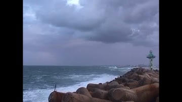 سورة الكهف كاملة : (أَم حَسِبتَ أَنَّ أَصحابَ الكَهفِ وَالرَّقيمِ كانوا مِن آياتِنا عَجَبًا)،