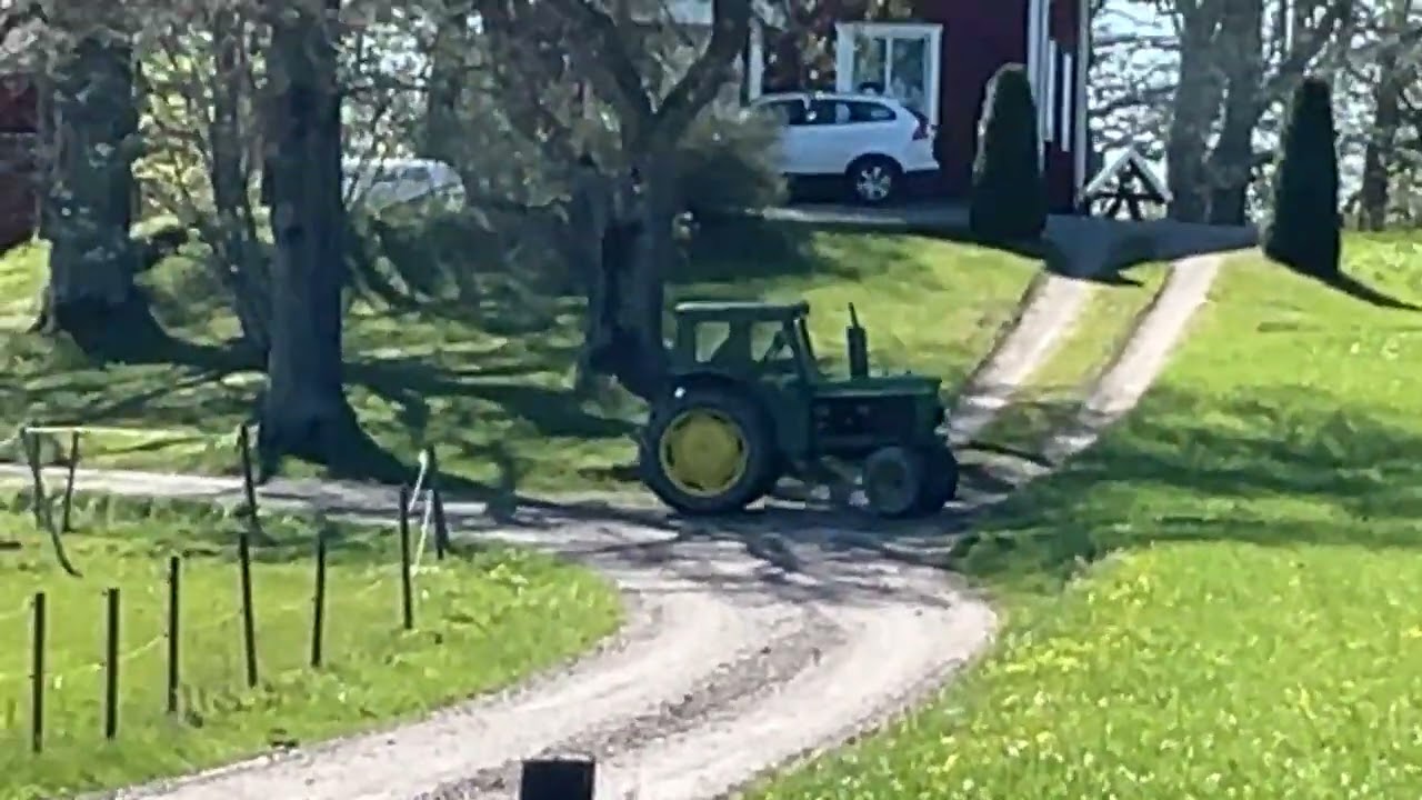 Traktor JOHN DEERE 2020