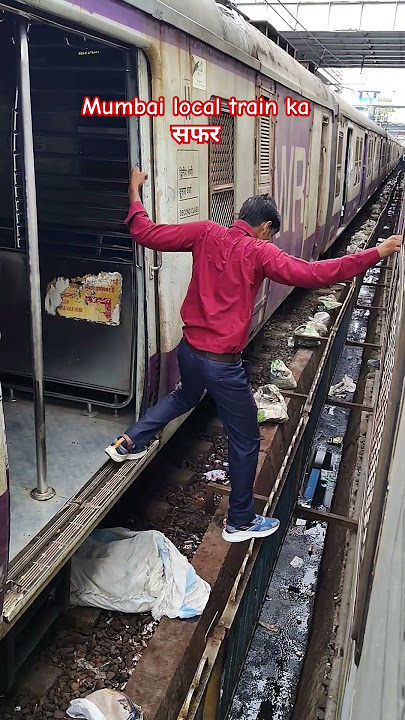 Mumbai local train ka सफर।। travelling struggle in mumbai #localtrain #indiantrains #mumbaimetro