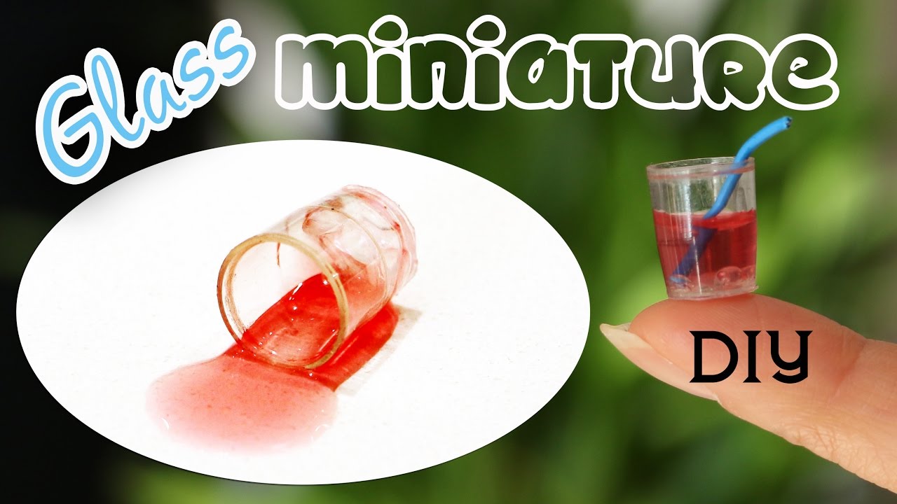 A Glass Filled With Orange Juice Is Shown With Two Slices Of Orange In Center Image320128456 - Foto 8