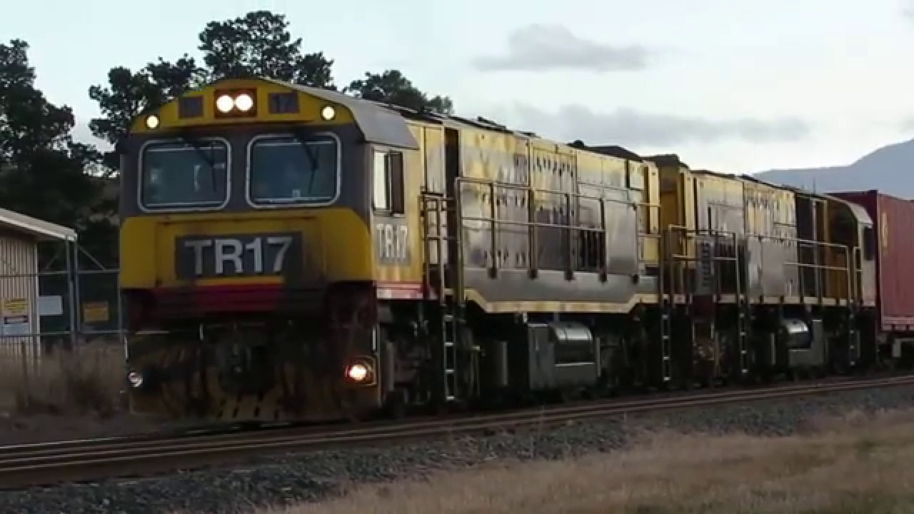 Tasrail TR17 TR16 #32 Tea Tree crossing loop.
