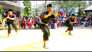 SILAT BETAWI OLEH ANAK ANAK SANGGAR SENI BUDAYA BETAWI KEMANGGISAN