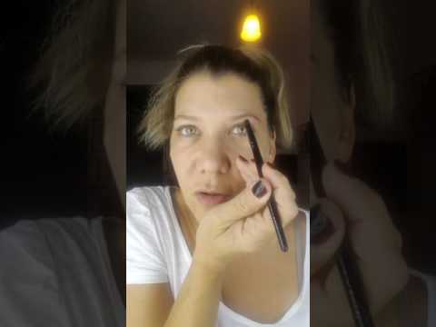 Βίντεο: Πώς να διορθώσετε ένα στραμμένο βλέφαρο με μακιγιάζ