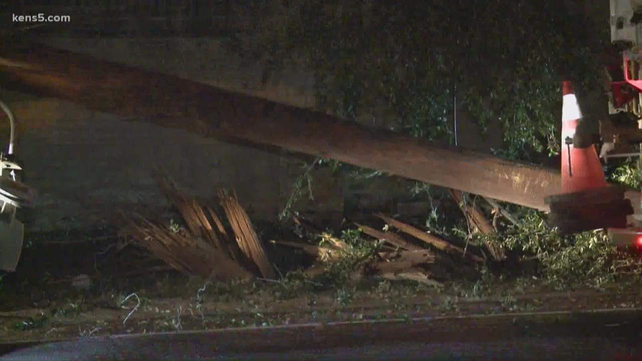Driver crashes into utility pole