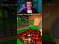 Jogador é perseguido por guarda em jogo de pizza! Tático #shorts