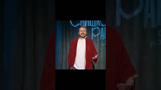 Данила Поперечный - Дональд Трамп показал КРАСНУЮ кропку журналистам #standup #shorts #поперечный