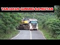 Konvoi Tiga Truck Eropa Merayap di Tanjakan Gunung Rambutan