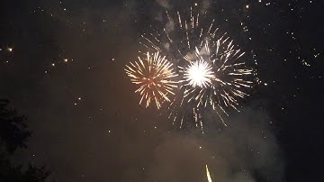 Bắn pháo hoa ở huyện Cần Giuộc