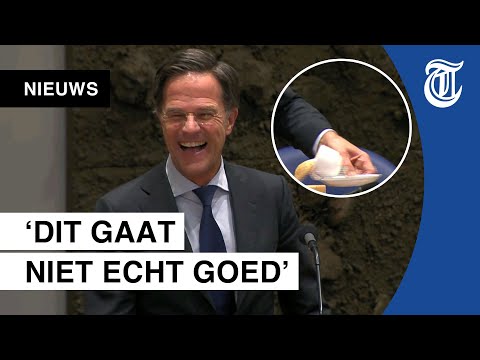 Rutte vloekt na omgooien koffie tijdens debat