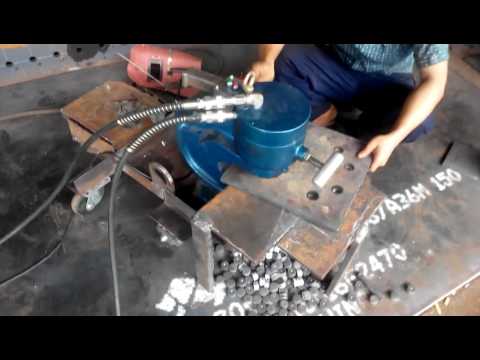 Video Máy đột lỗ mặt bích bằng thủy lực hiệu Jinsan JAP2031 - youtube