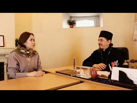 "Батюшка, подскажите, можно ли идти в храм с макияжем?"