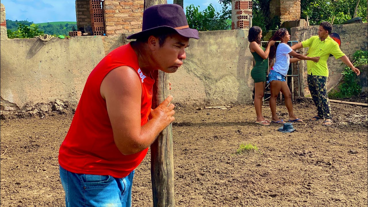 Mulher Tem Recaída Pelo Funcionário de Seu Esposo 