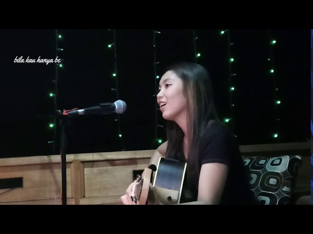 DI SAAT KAU HARUS MEMILIH - PANCE PONDAAG | SISI AHNESIA COVER LIVE ACOUSTIC class=