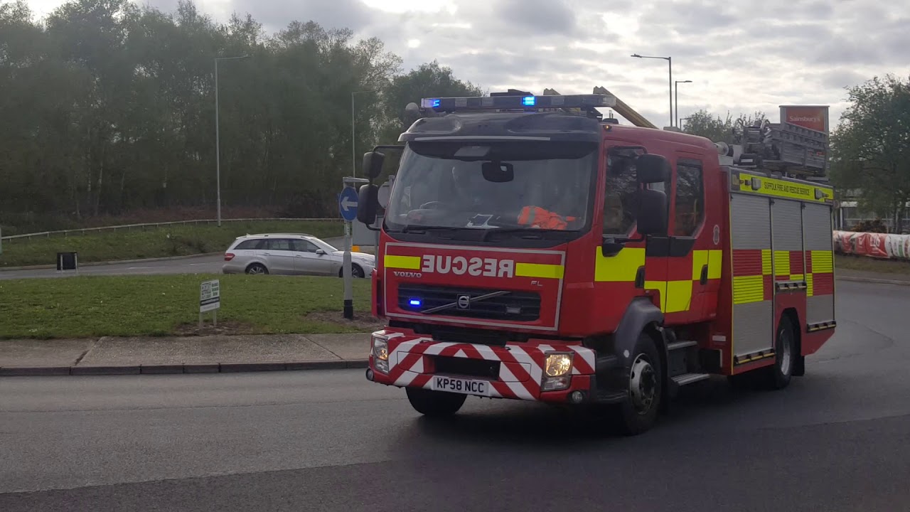 Suffolk Fire and Rescue Service Princes Street ERT responding to RTC ...