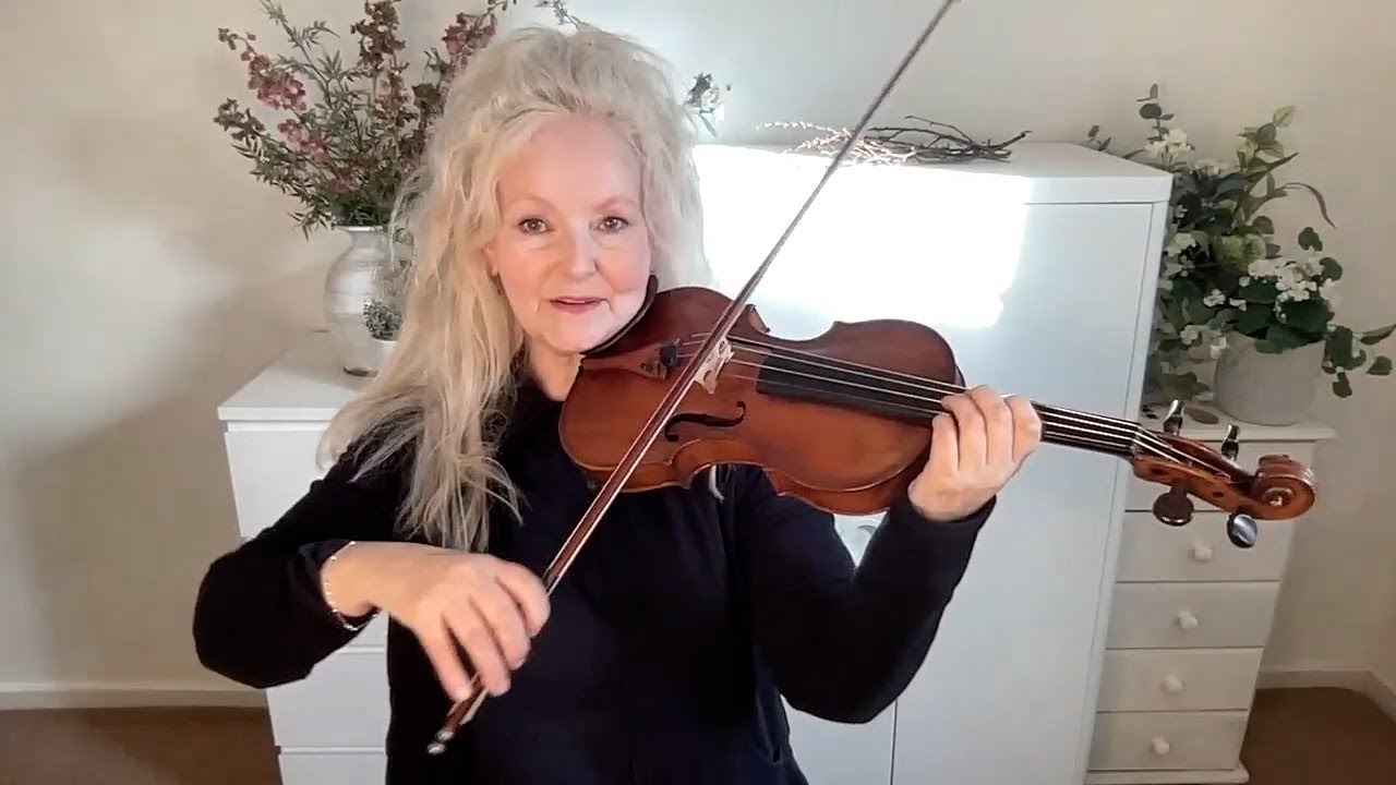 The Wrist is The Secret Of Smooth Bow Changes On Your Violin