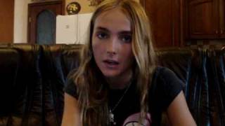 Snejana Onopka Money doesn t bring happiness