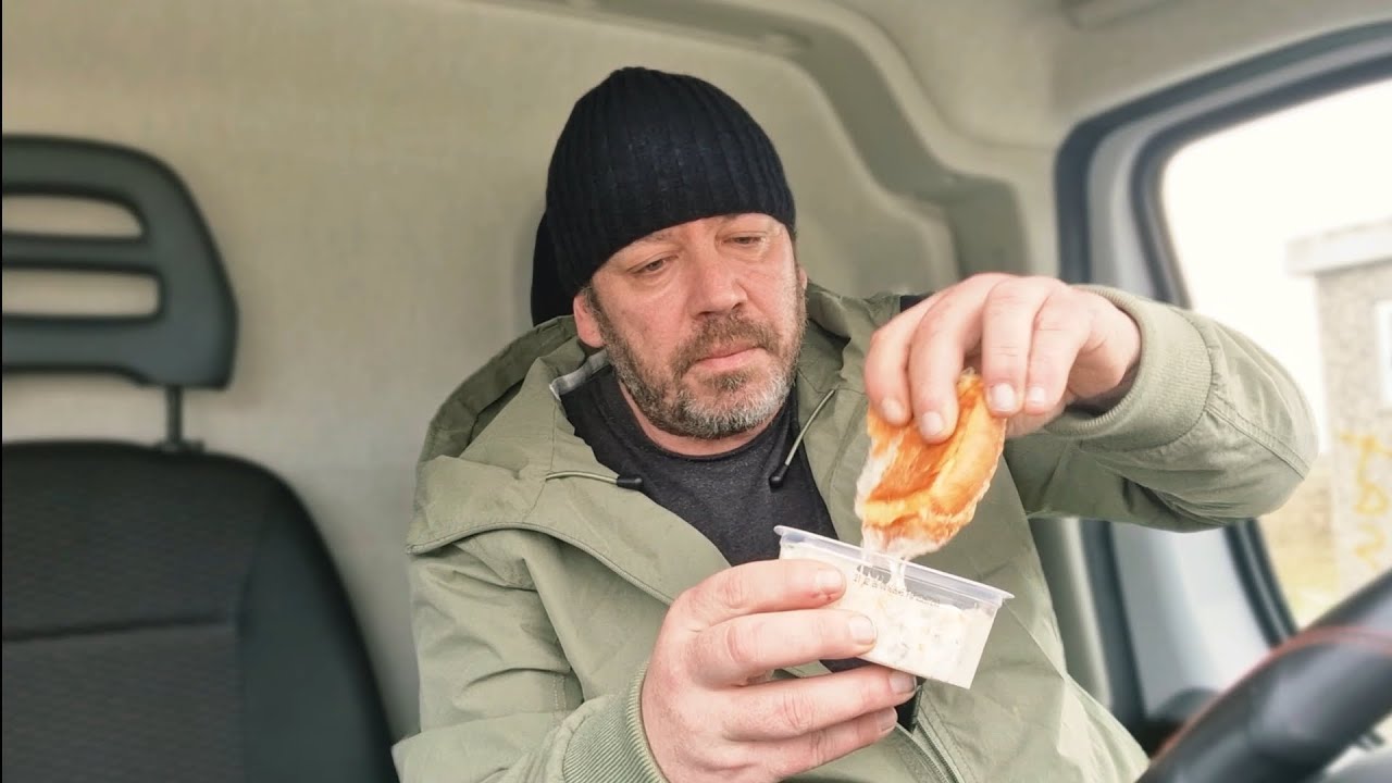 Geflügelsalat mit Käsebrötchen von ALDI NORD /Kleiner Snack auf dem Aldi Parkplatz/