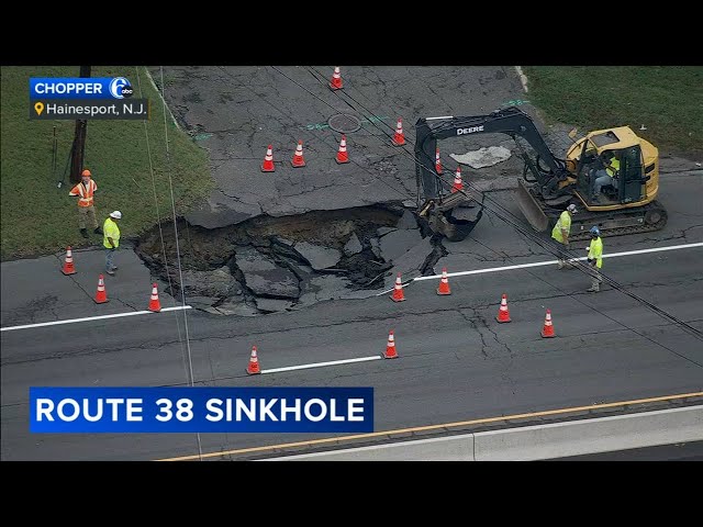 Sinkhole opens on Route 38 in Burlington County - YouTube