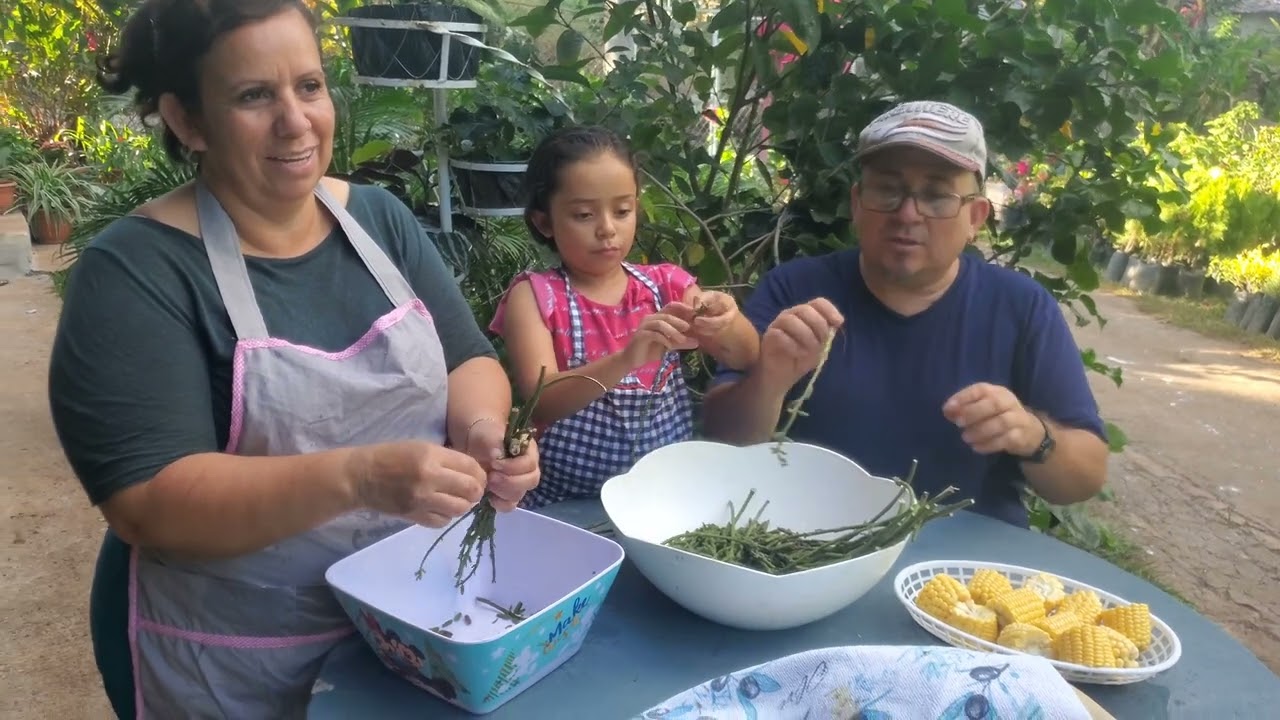 Sopa de frijoles con pitos 😋😋😋