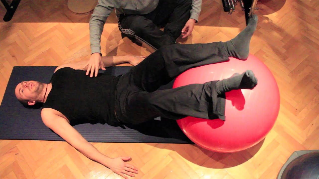 baloney synonym Abdominales oblicuos con balón o Fitball - Ejercicios de Pilates para Principiantes