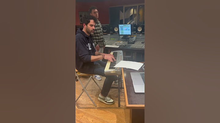 Ferre Gola au studio pour le titre Amour illusoire