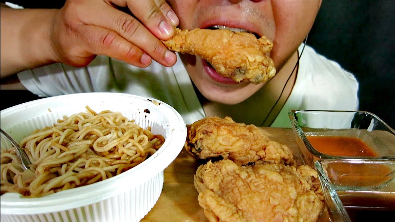 ASMR MUKBANG | COMIENDO POLLO ESTILO KFC BROASTER Y FIDEOS PICANTES.