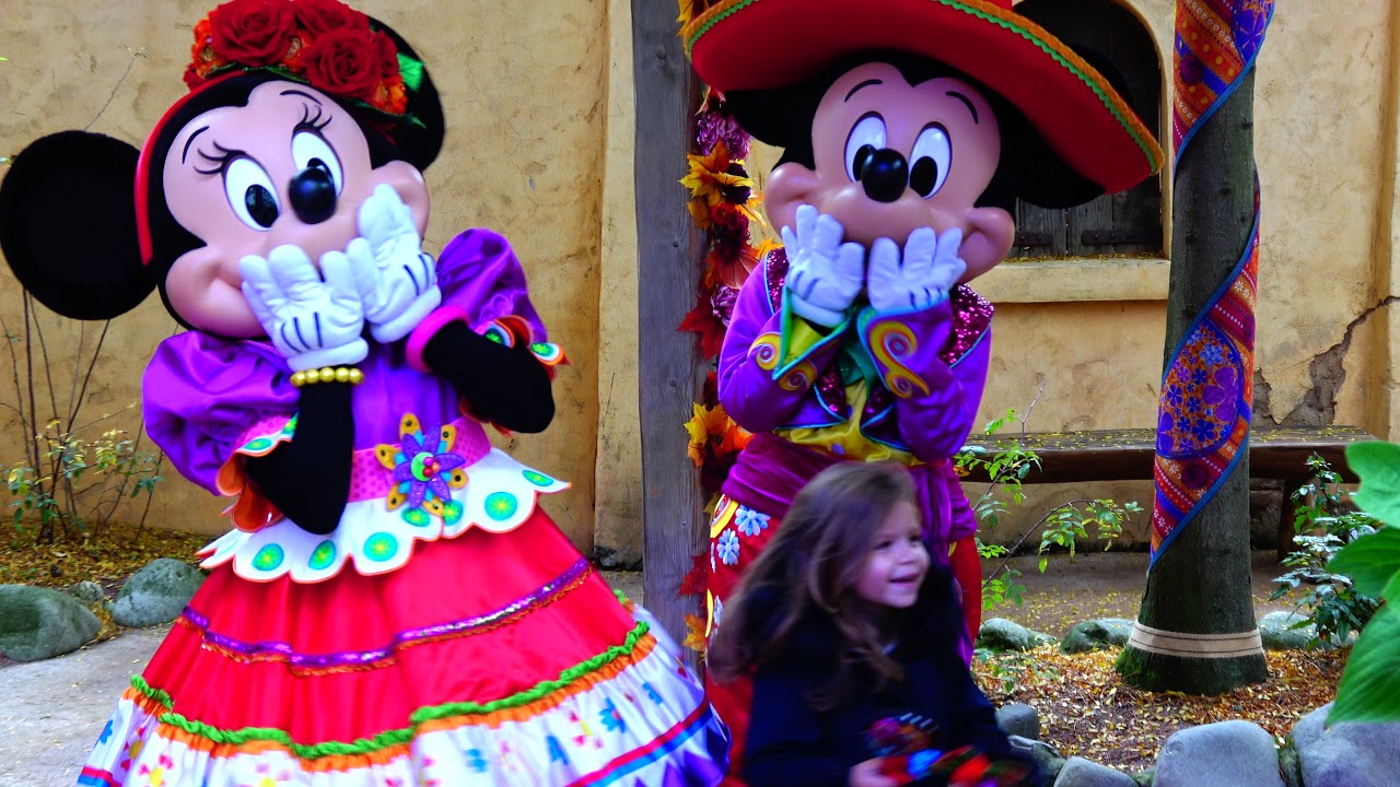 [4K] Disney Characters, Halloween, Disneyland Paris,  Great Quality