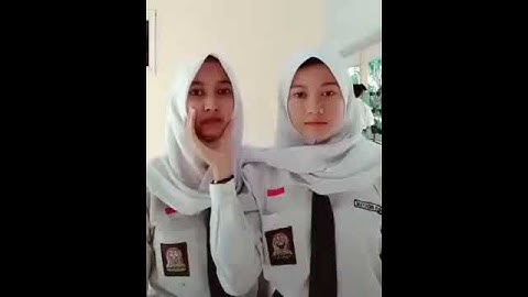 wanita ini tertawa seperti kuntilanak