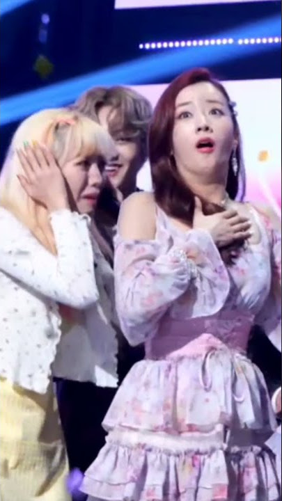 Apink got scared of confetti🎊moments(dumhdurum win)  #apink #에이핑크 #dumhdurum