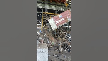 Scrap metal unloading from the container
