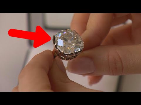 Woman Wears Ring For 30 Years, Looks Again And Realizes Shes A Millionaire