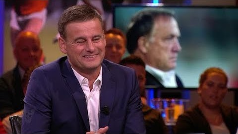 Johan Derksen doet moedige poging om anekdote te vertellen - VOETBAL INSIDE