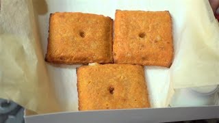 CTC Review #309 - Pizza Hut Stuffed Cheez-It Pizza: Cheese vs. Pepperoni