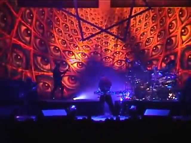 Tool Live. Tool living